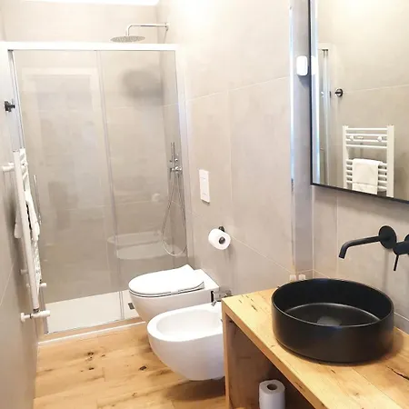 Beachfront 1br Terrace&parking Διαμέρισμα *