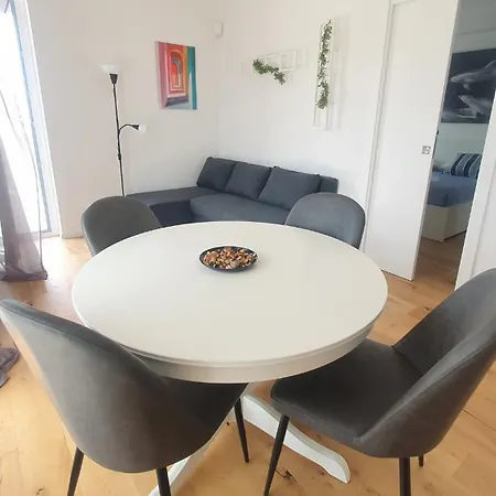 Beachfront 1br Terrace&parking Apartman Bari