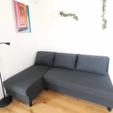 Beachfront 1br Terrace&parking Apartman *