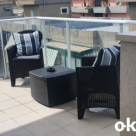 Beachfront 1br Terrace&parking Apartman *