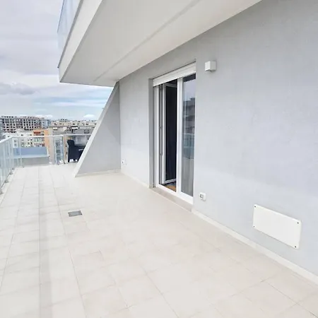 Beachfront 1br Terrace&parking Apartman