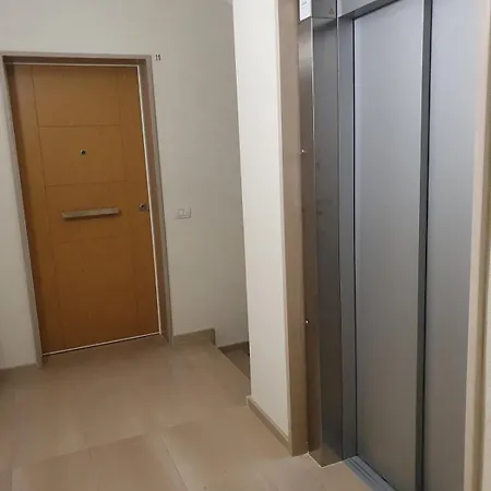 Beachfront 1br Terrace&parking Apartman