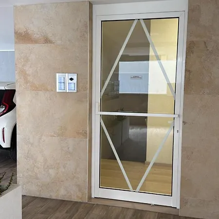 Διαμέρισμα Beachfront 1br Terrace&parking *