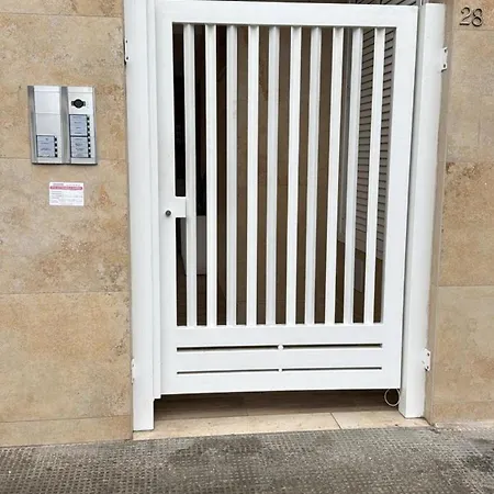 Beachfront 1br Terrace&parking Apartman *