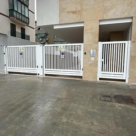 Beachfront 1br Terrace&parking Μπάρι